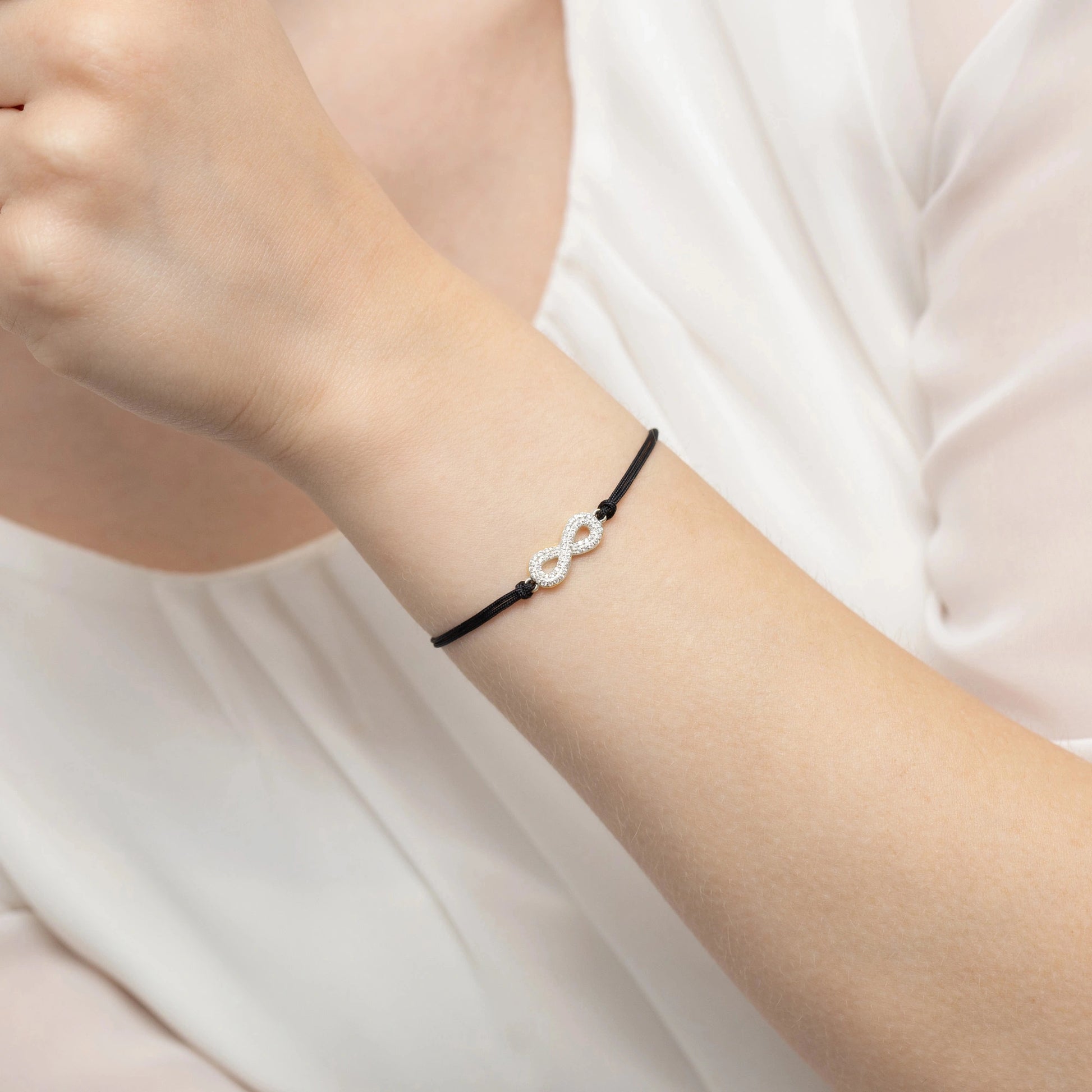 Bracciale in Argento in Cordino Infinito Strass Rodiato