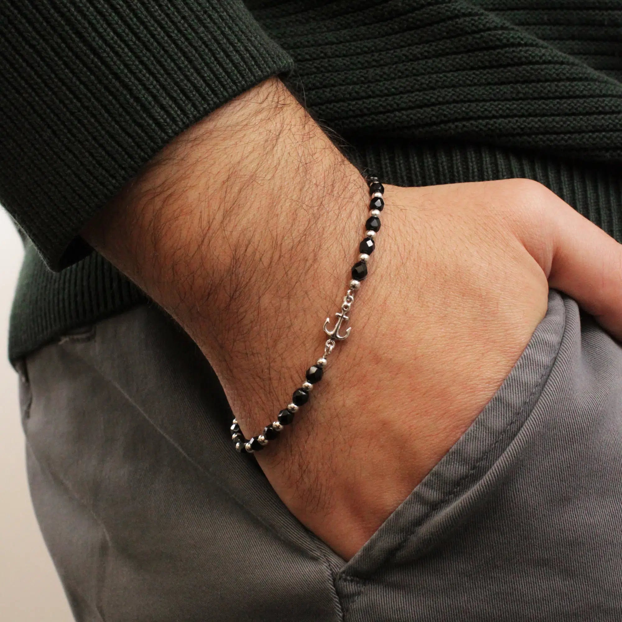 Armband mit Kugeln und Steinen mit Anker