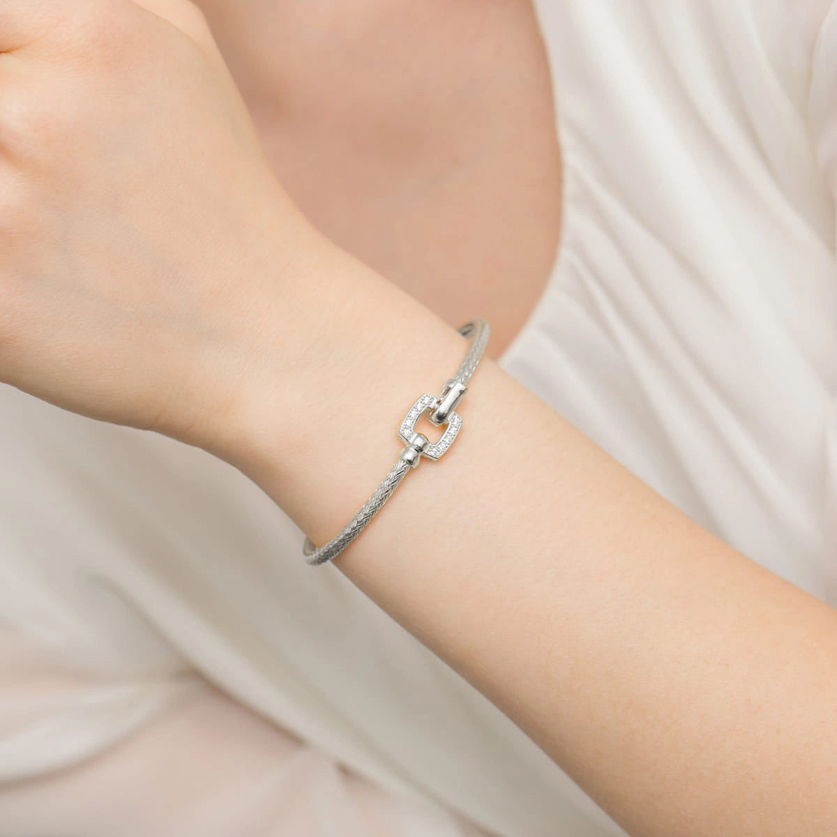 Brazalete Rígido de Plata Cuadrado