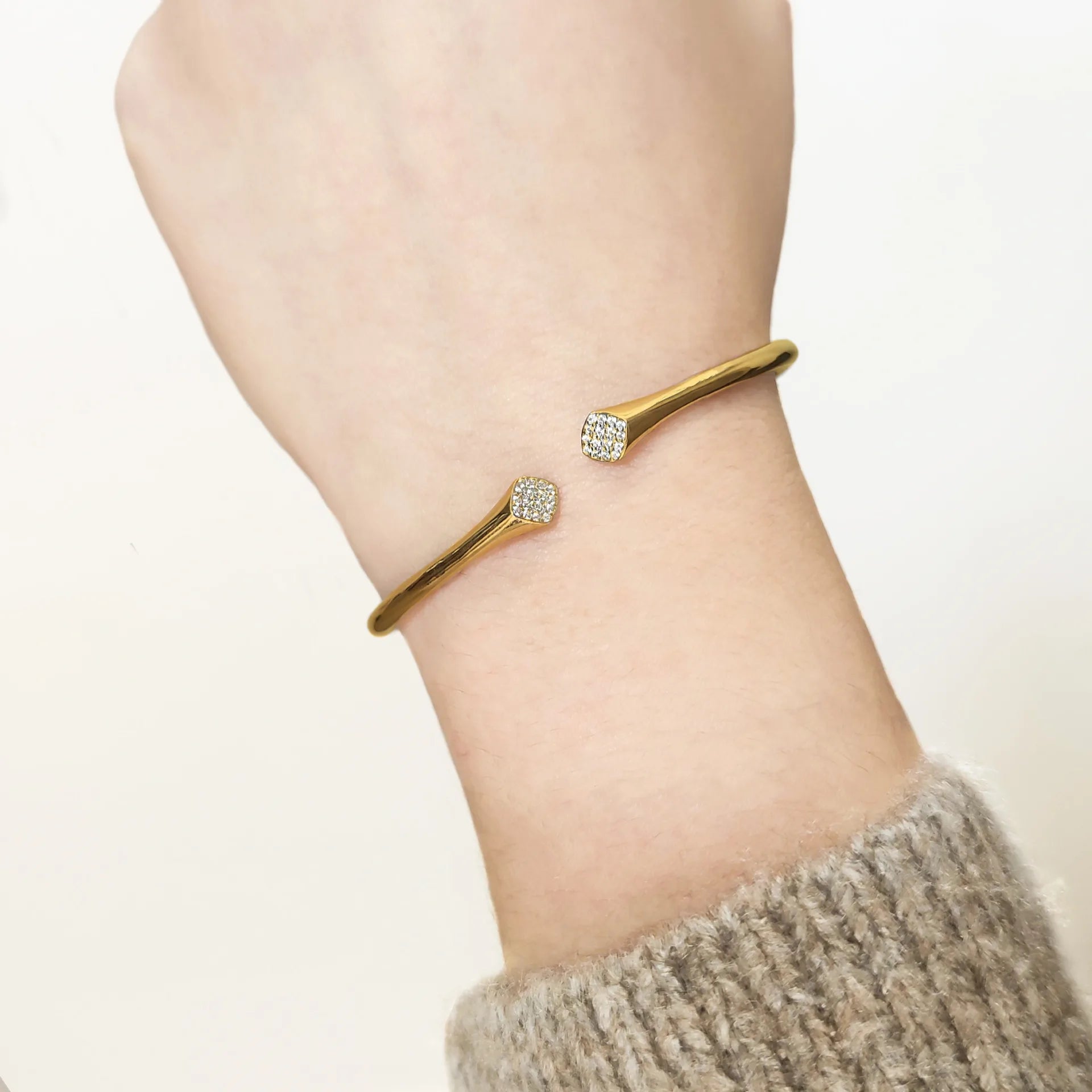 Brazalete Rígido de Plata Narciso