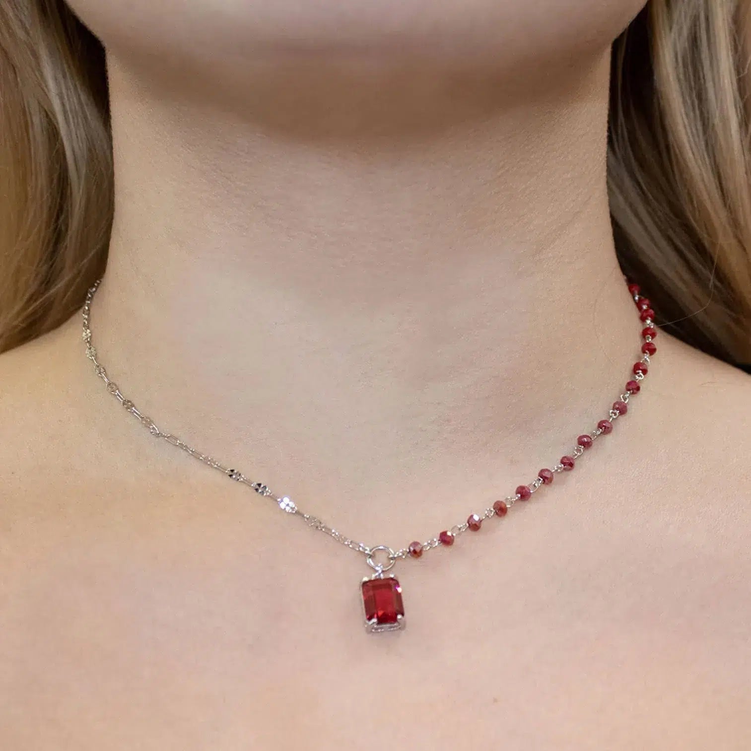Halskette aus Silber mit quadratischem Kristall und Zirkonia