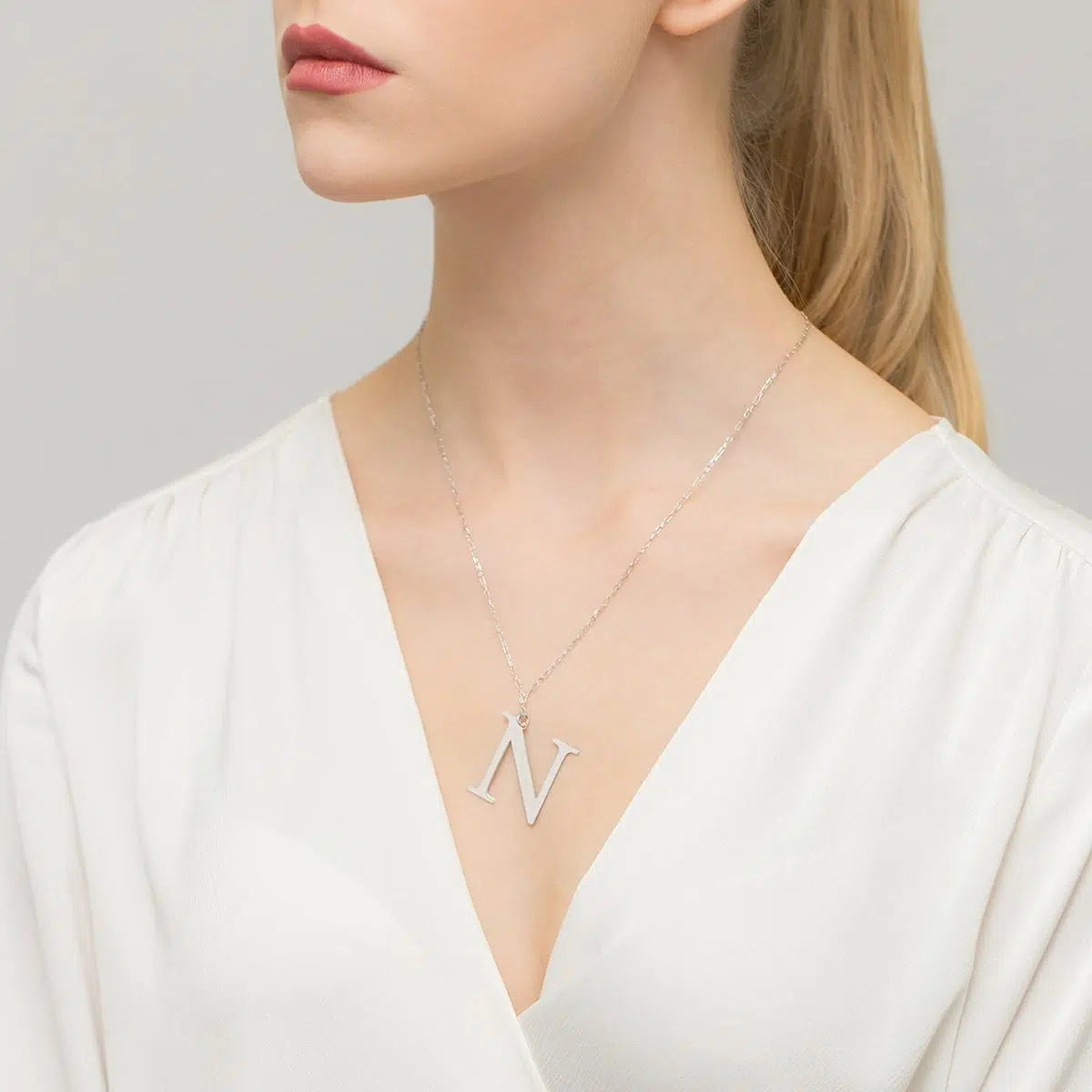 Collana in Argento Rodiata con Lettera Tre Centimetri