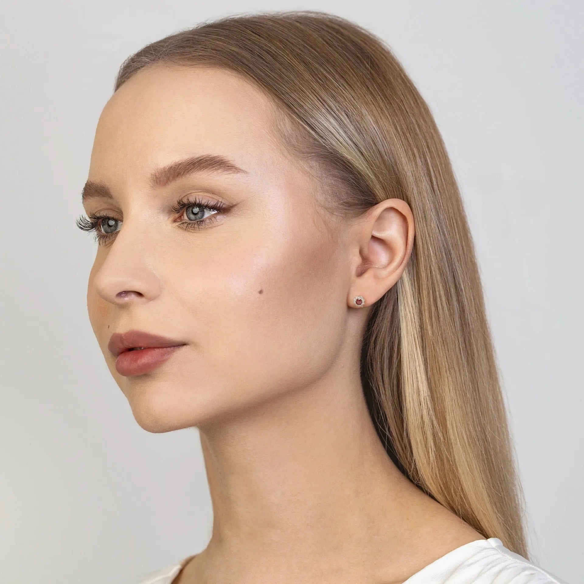 Orecchini Sun in Oro con Rubino e 10 Diamanti