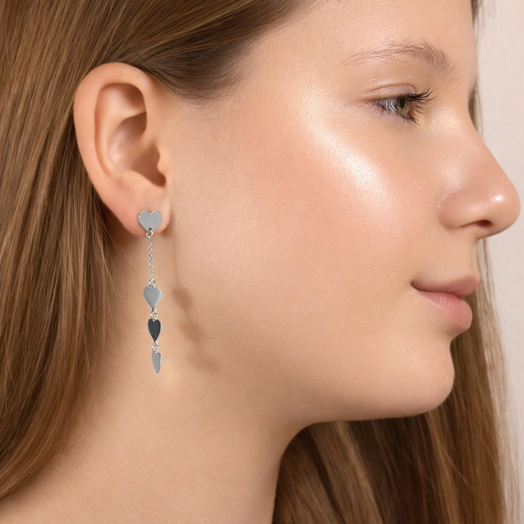 Orecchini Pendenti in Argento con Cuori Rodiati
