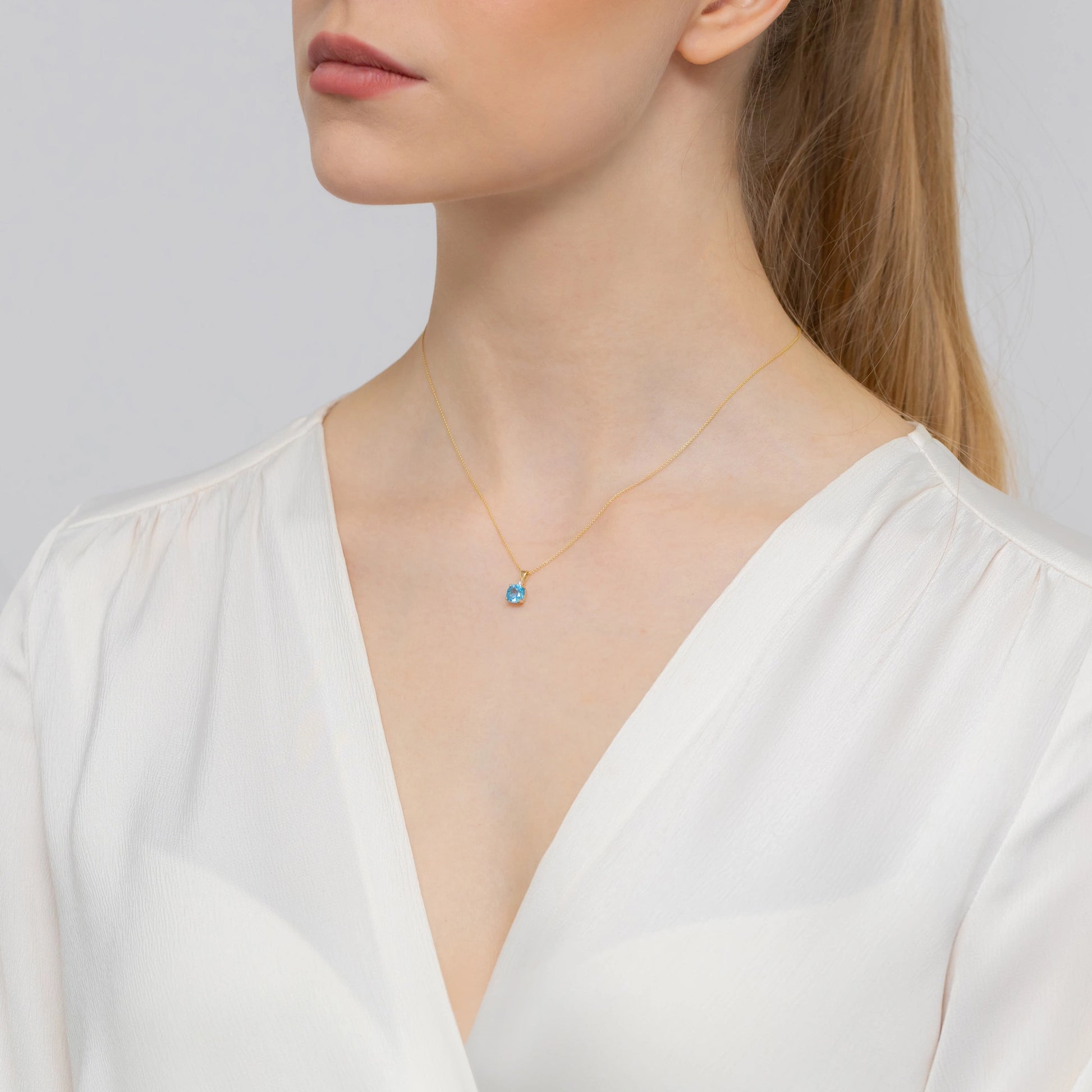 Amon-Anhänger aus Gold mit Topas und Diamant