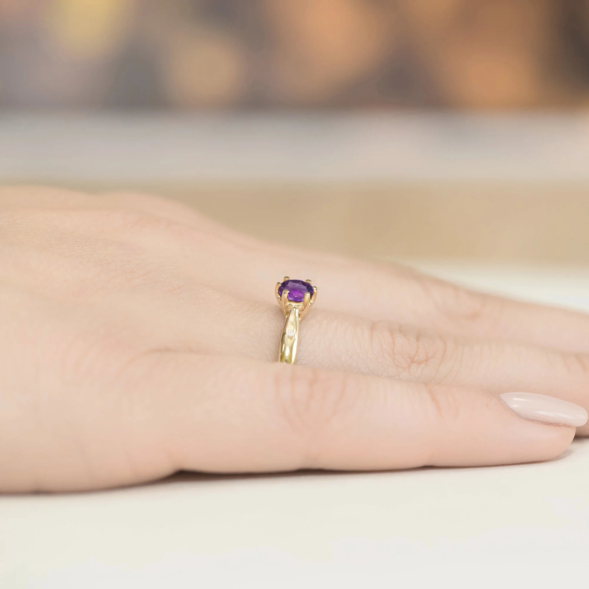 Ring Viorea aus Gold mit Amethyst und 2 Diamanten