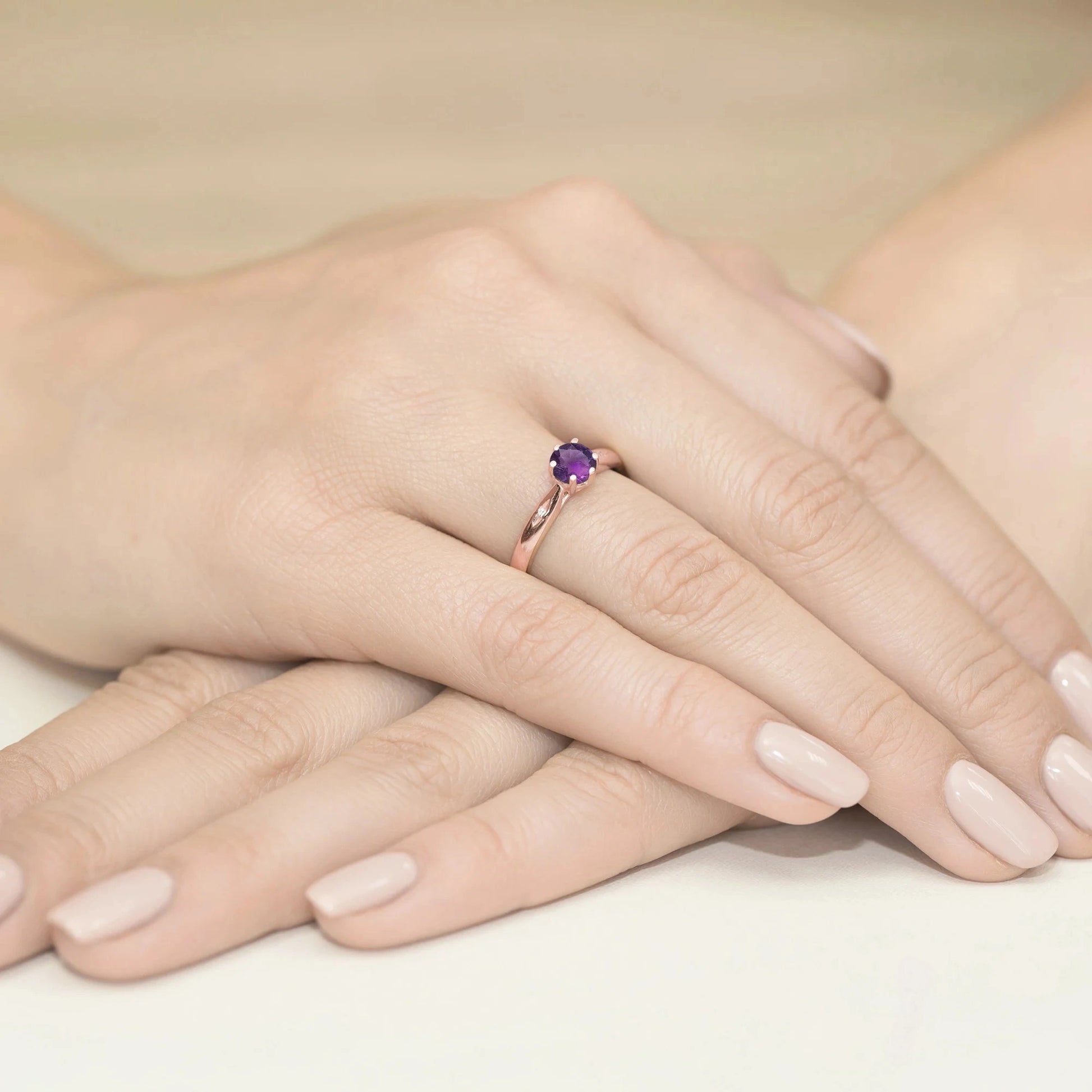 Ring Viorea aus Gold mit Amethyst und 2 Diamanten