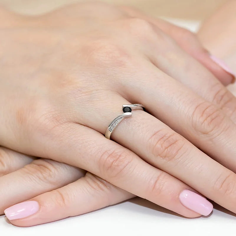 Estelle-Ring aus Gold mit schwarzem Diamanten