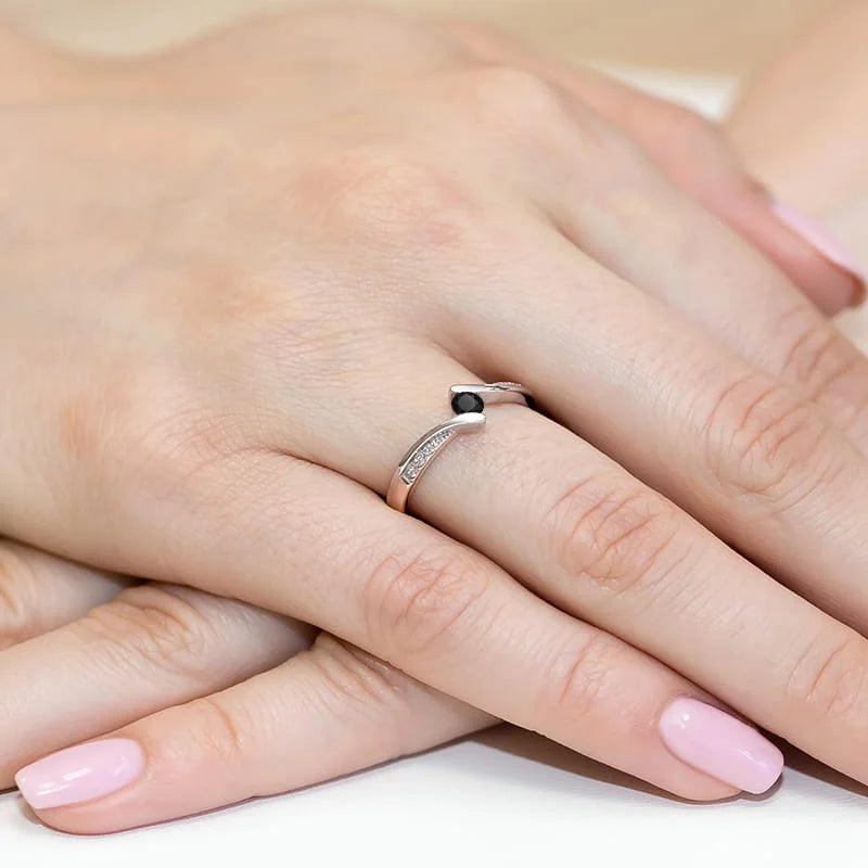 Estelle-Ring aus Gold mit schwarzem Diamanten