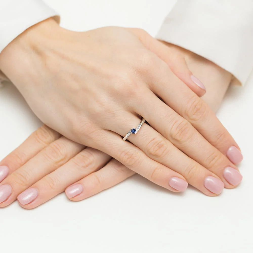 Anillo Jade de oro con zafiro