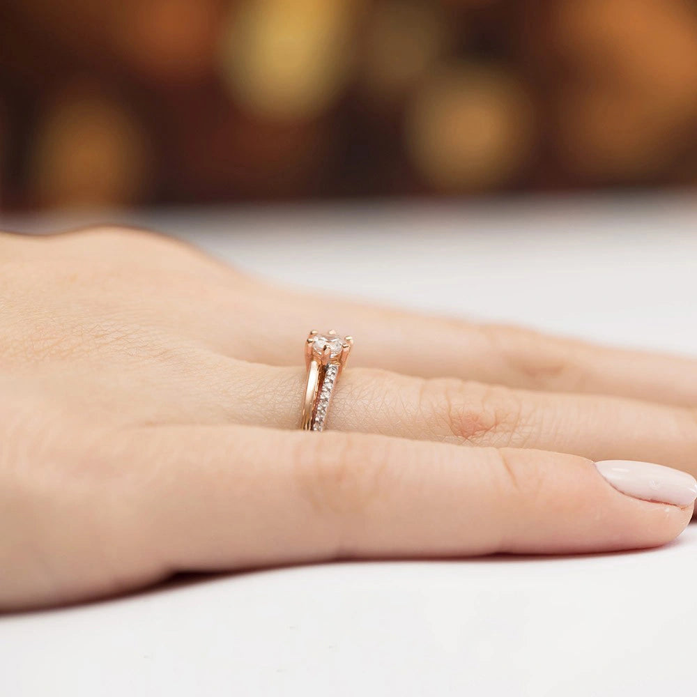 Anello Lumina Bifilare aus Gold mit Pavé aus Laborgezüchteten Diamanten
