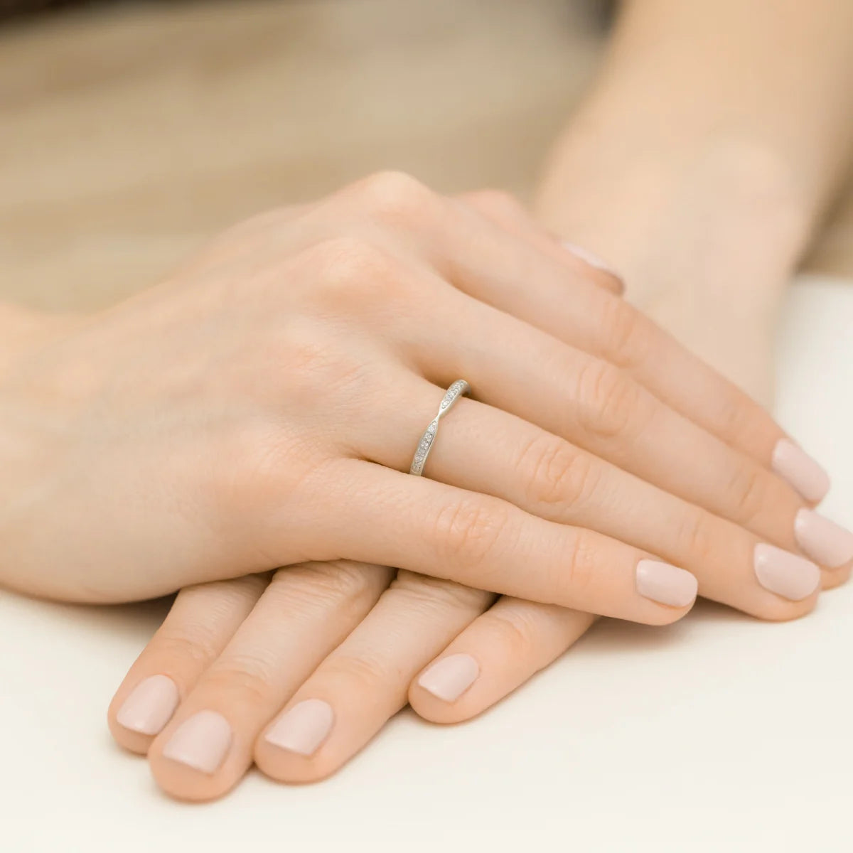 Anillo Riviera Infinity de oro y diamantes