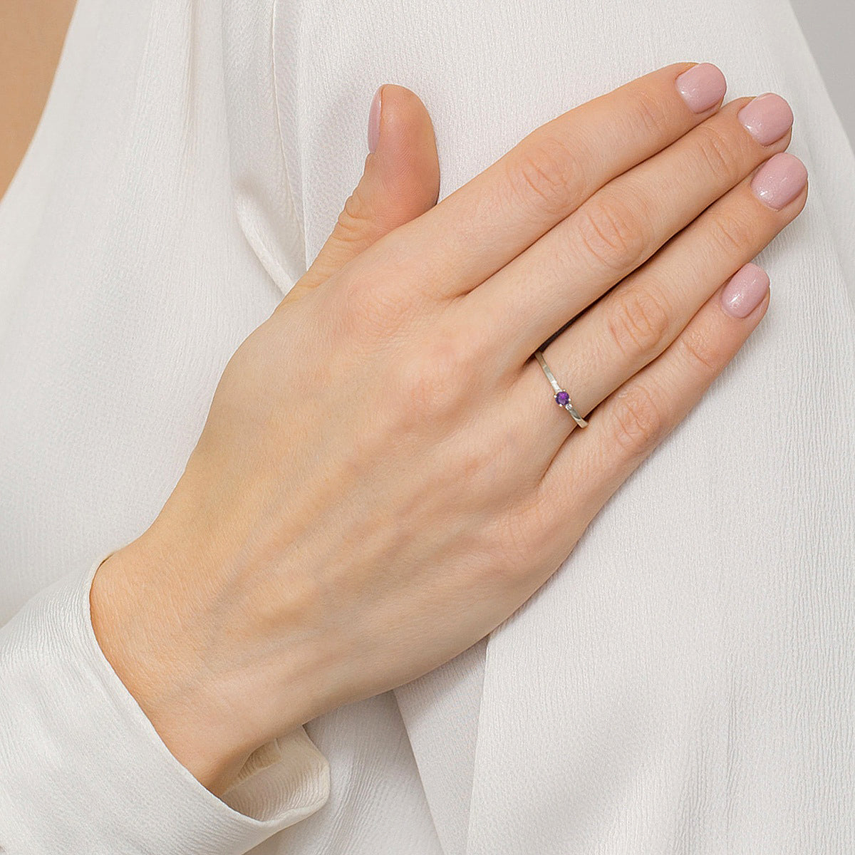 Anello Malva Trilogy in Oro con Ametista e 2 Diamanti