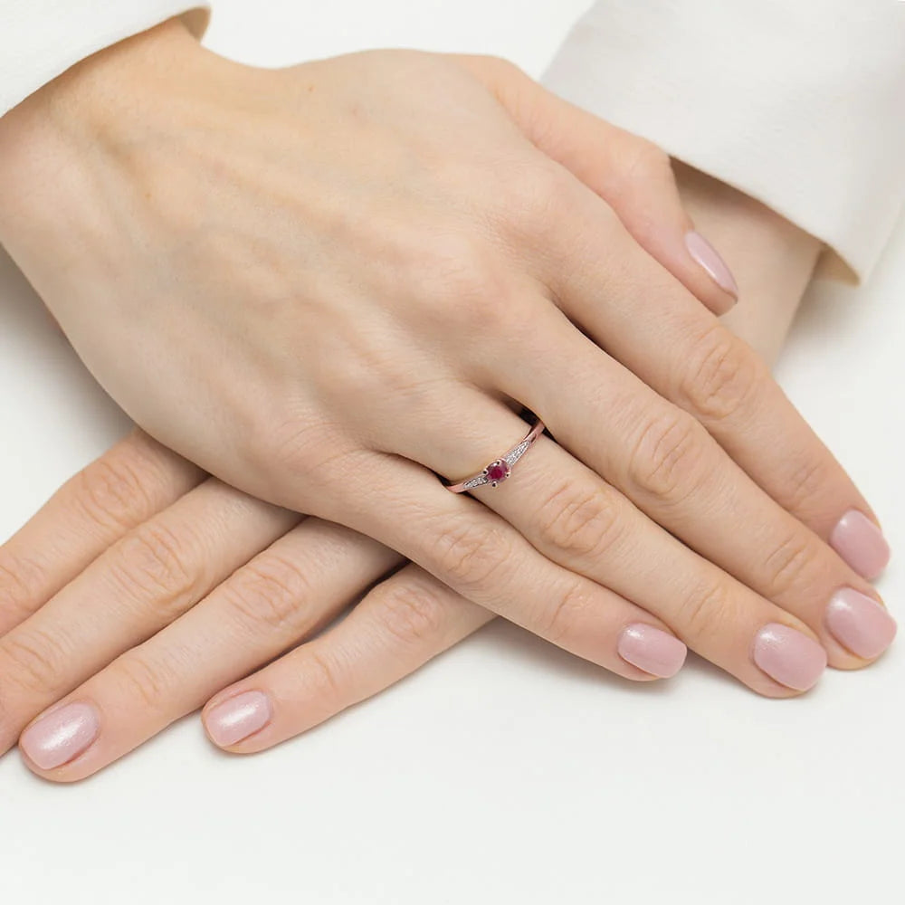 Anello Ruby in Oro con Rubino e Diamanti