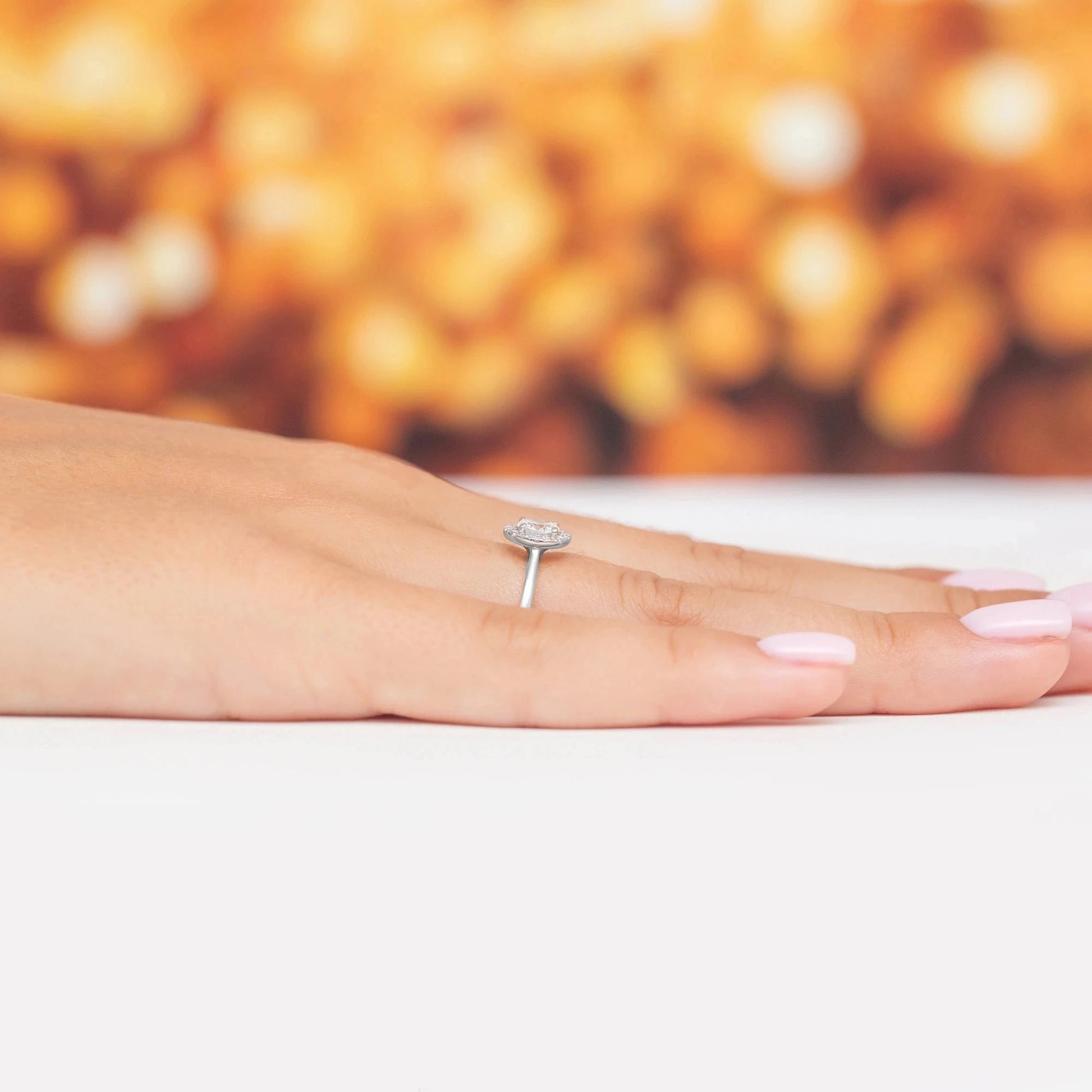 Anillo Sunflower Halo en Oro con Diamantes de Laboratorio Lab Grown