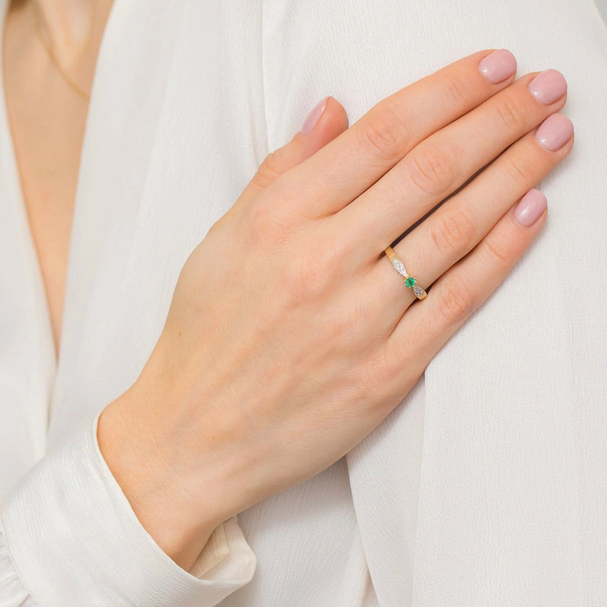 Anello Hope in Oro con Smeraldo e 12 Diamanti