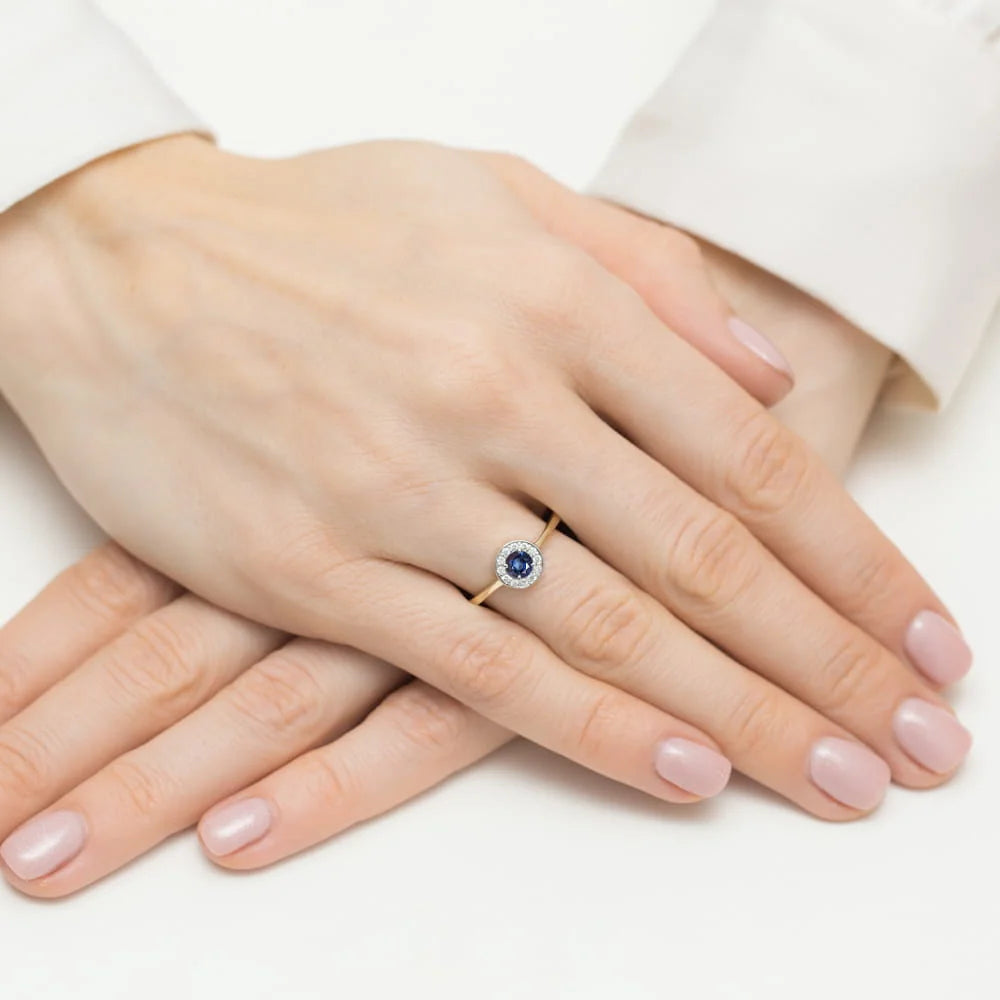 Anillo Sky de oro con zafiro
