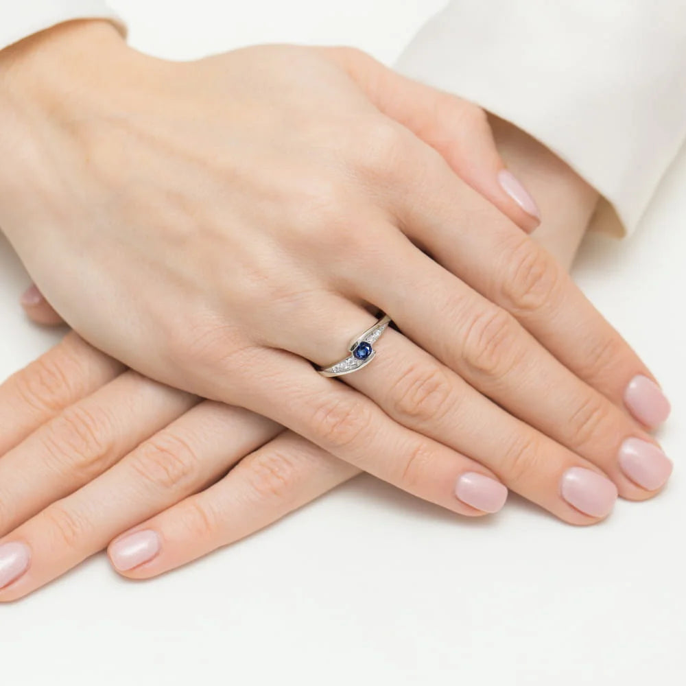 Anillo Navy de oro con zafiro