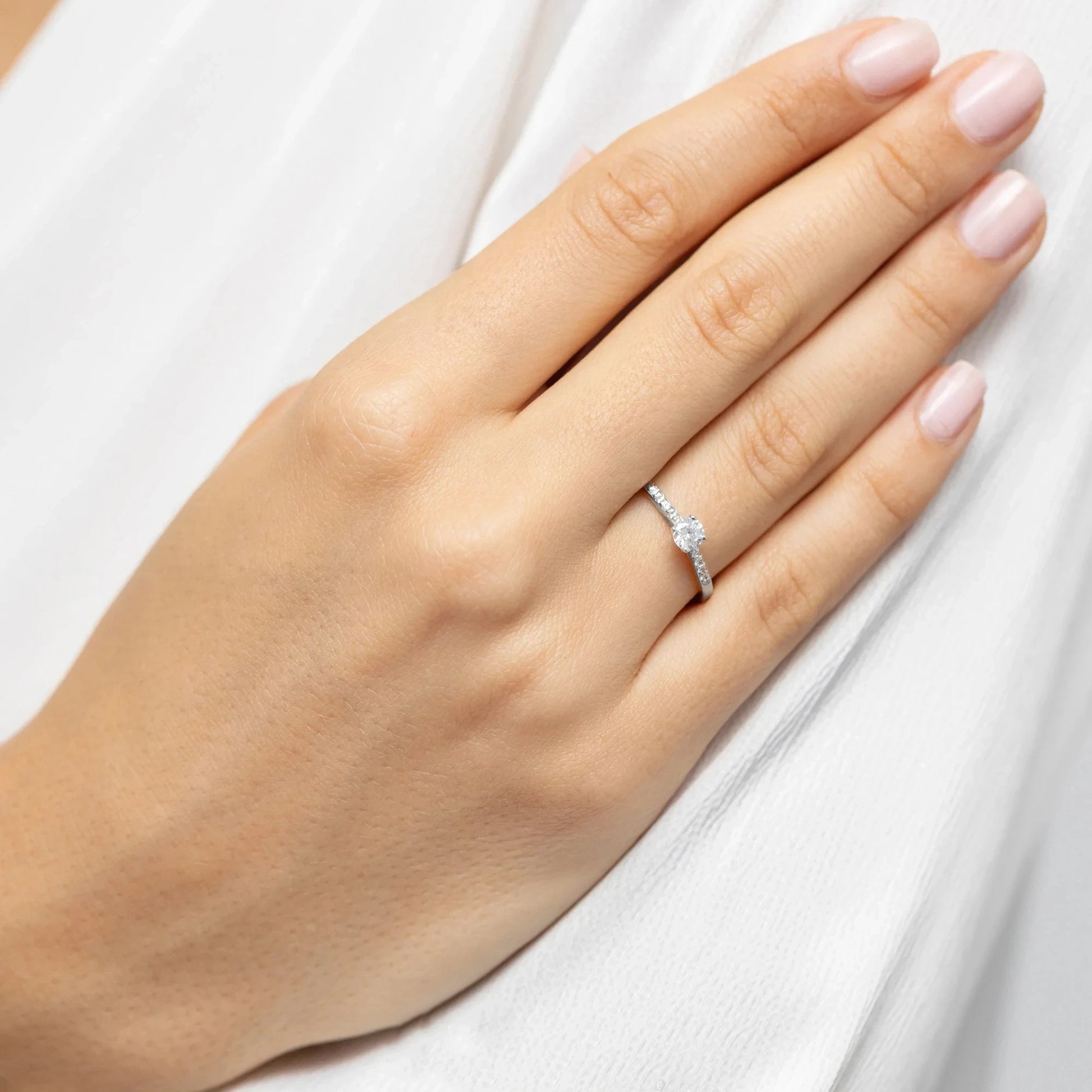 Anillo Alba en Oro con Diamantes de Laboratorio Lab Grown y Pavé 0,07ct