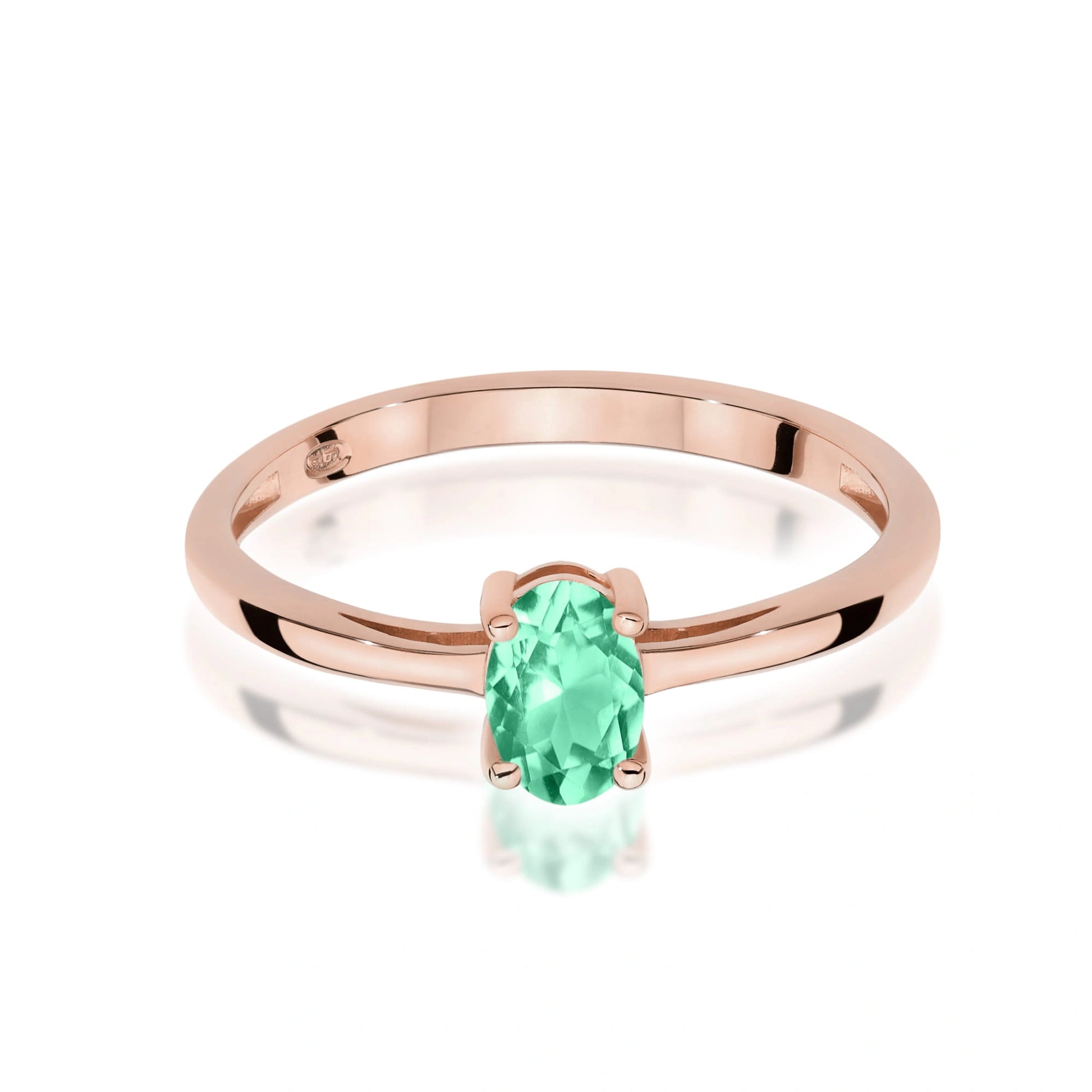Anello Elizabeth in Oro con Smeraldo 0,40 ct Ovale
