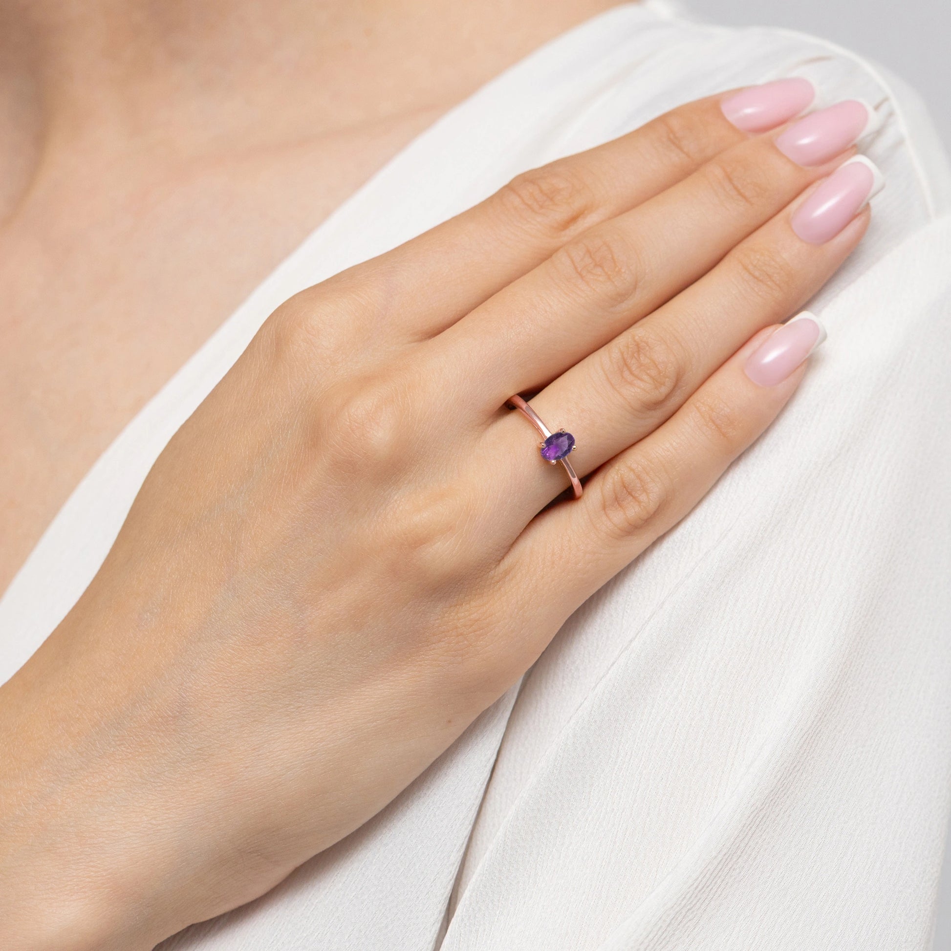 Anello Iris in Oro con Ametista Ovale