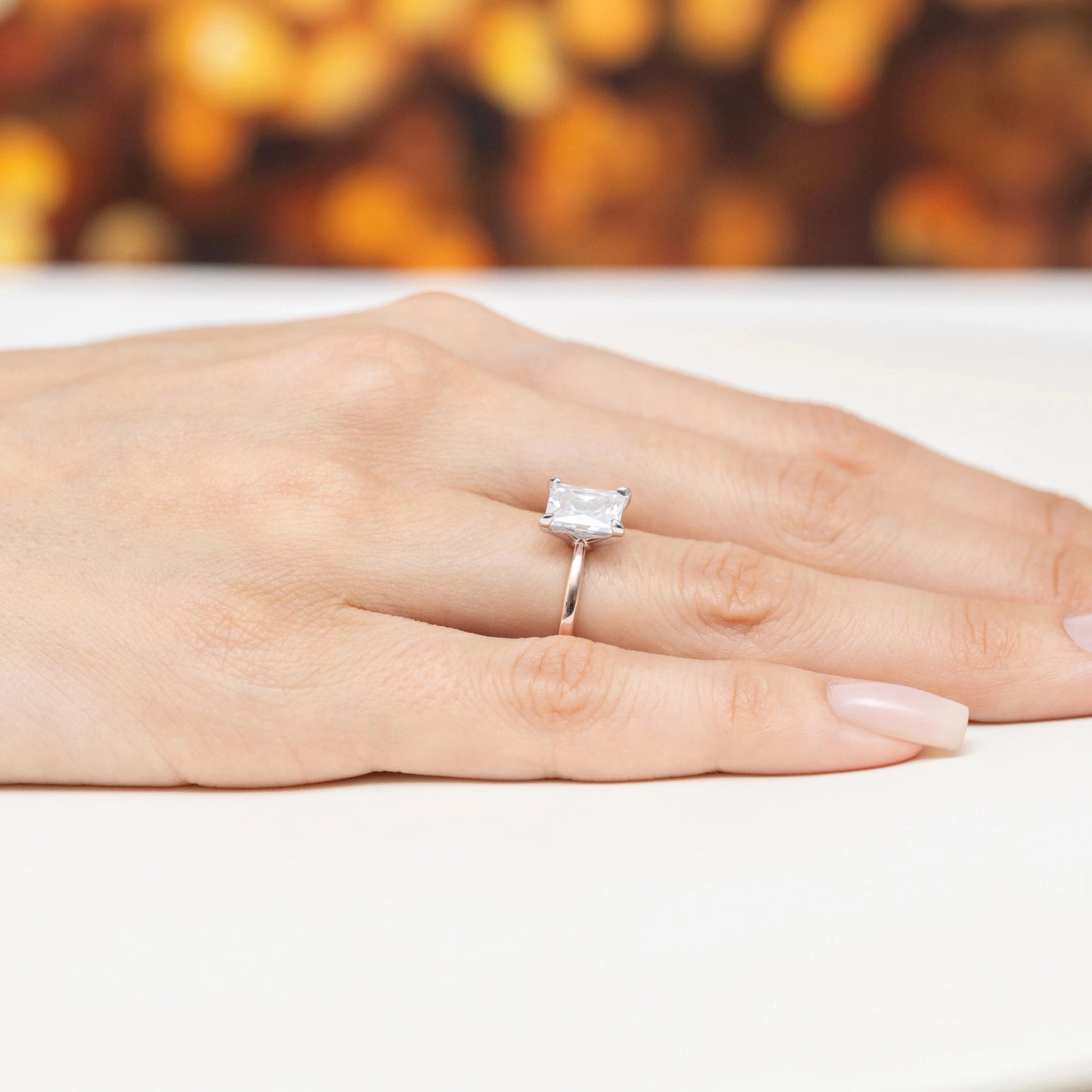 Anello Minerva in Oro con Diamante Rettangolare 2ct Lab Grown