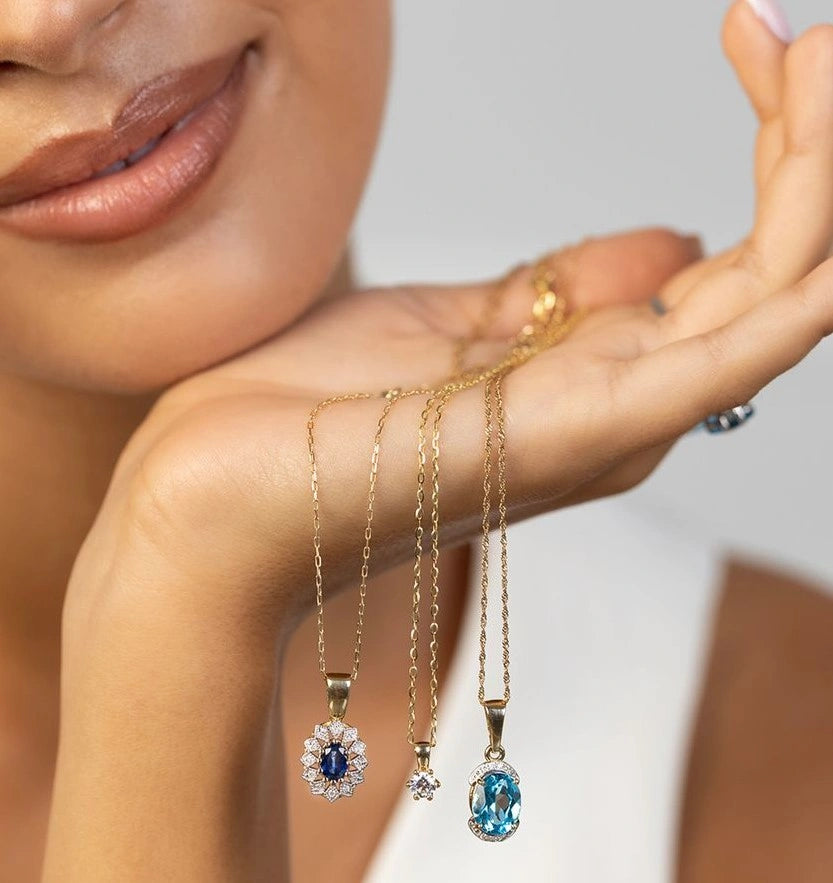 Pendente Star in Oro con Zaffiro e 12 Diamanti