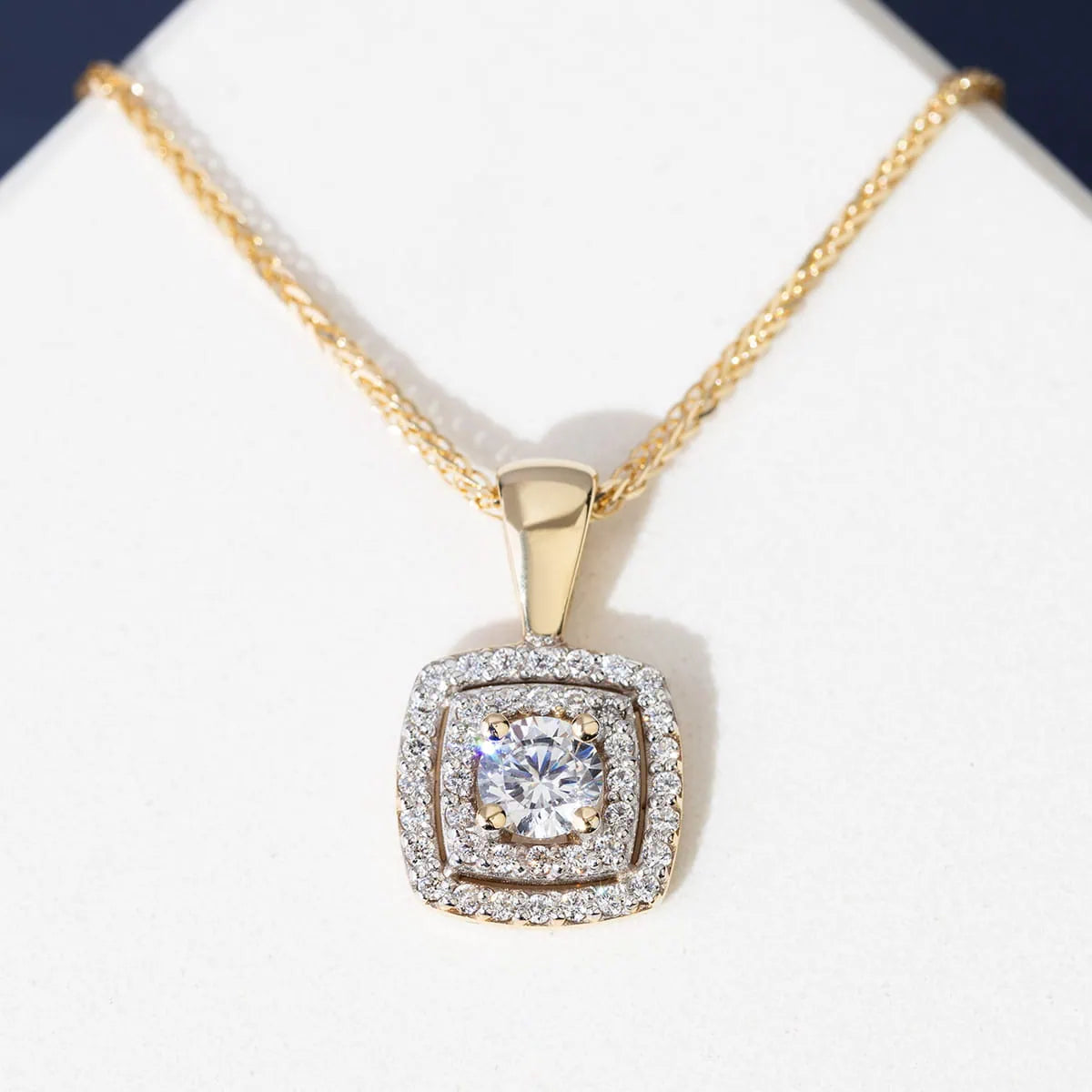 Pendentif Square en Or avec Pavé de Diamants Lab