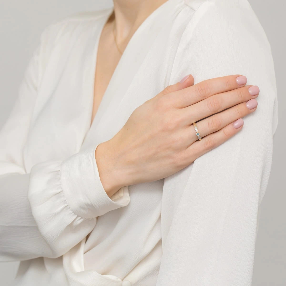 Anillo Hope de oro con topacio y diamantes