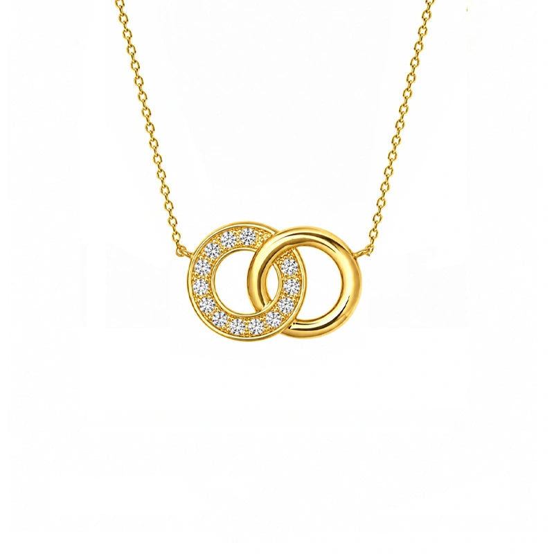 Halskette aus Gold mit Strassringen