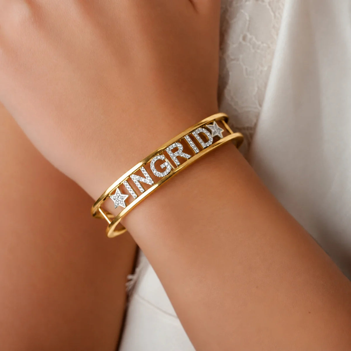 Bracelet jonc fermé avec nom personnalisable