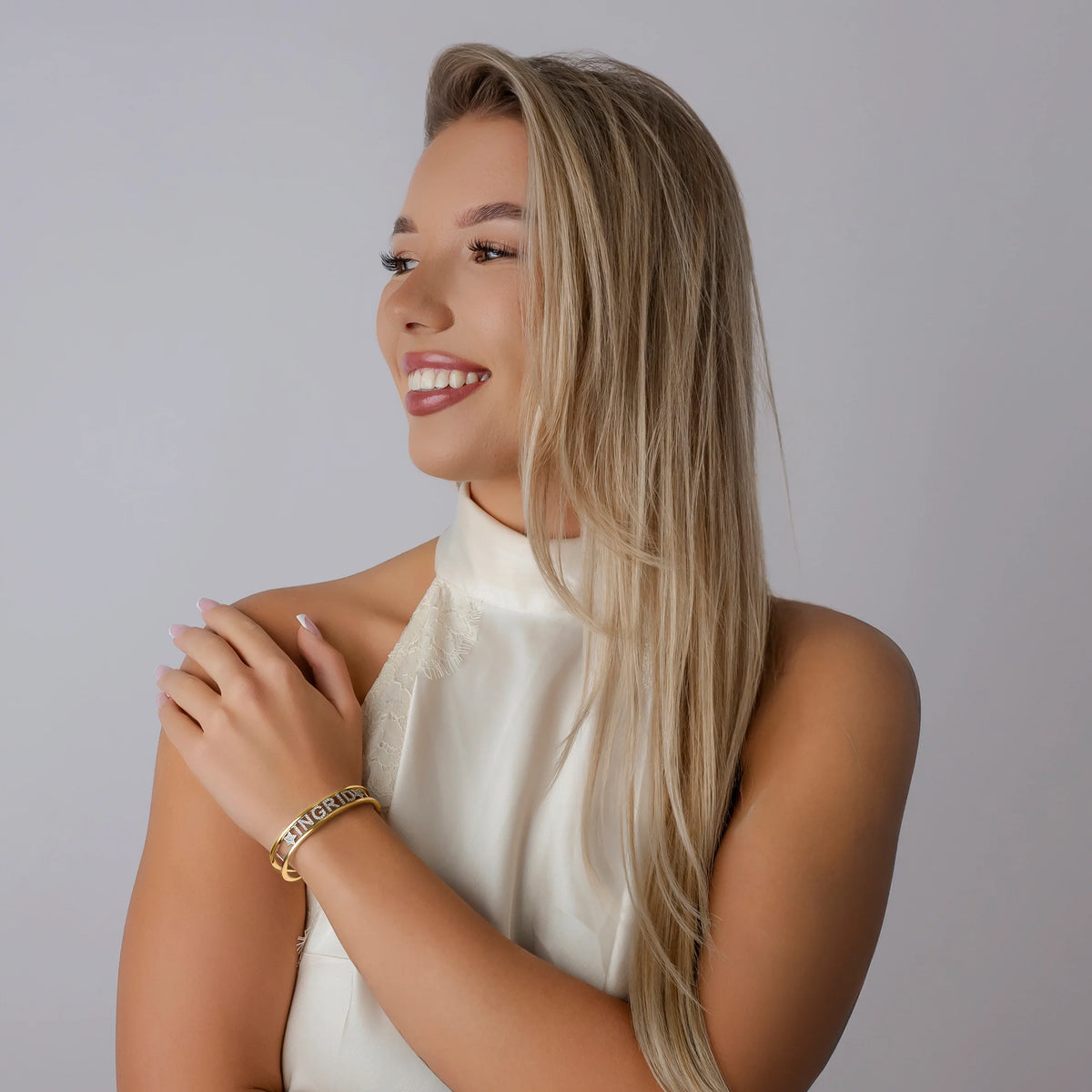 Bracelet jonc fermé avec nom personnalisable
