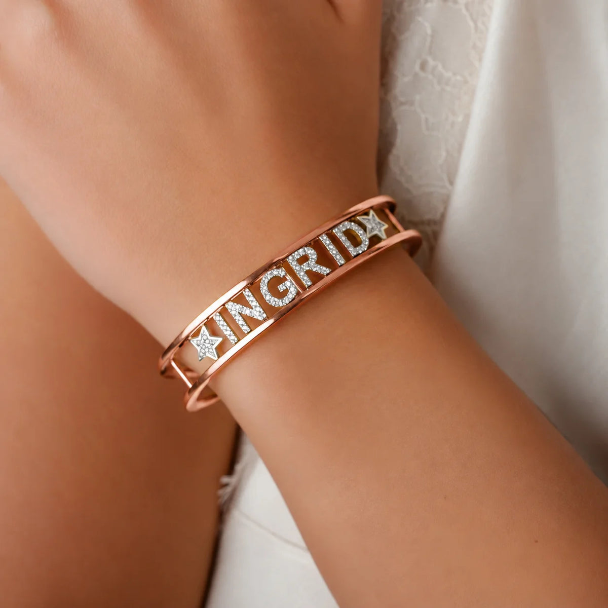 Bracelet jonc fermé avec nom personnalisable