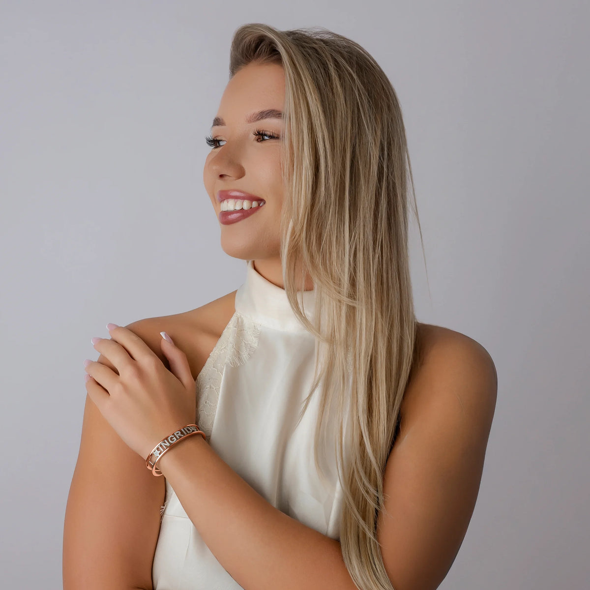 Bracelet jonc fermé avec nom personnalisable