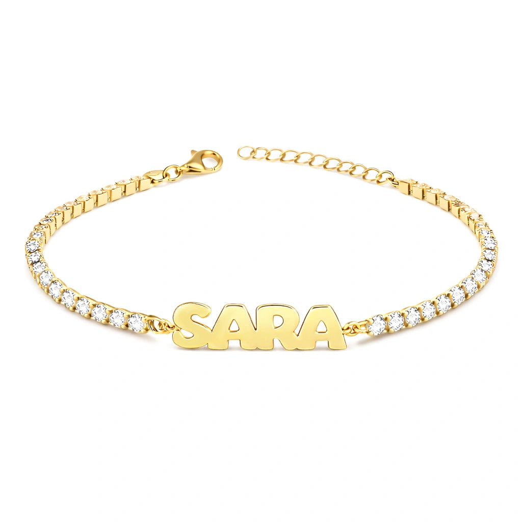 Pulsera tenis con nombre dorado en mayúsculas